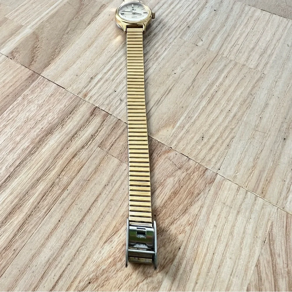 Vintage Lorus ladies gold tone dress Watch NEW BATTERY_5